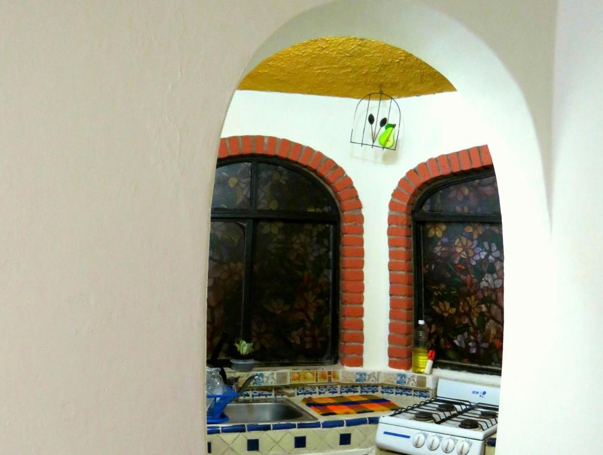 Casa Rofo Bed & Breakfast กัวนาฮัวโต ภายนอก รูปภาพ