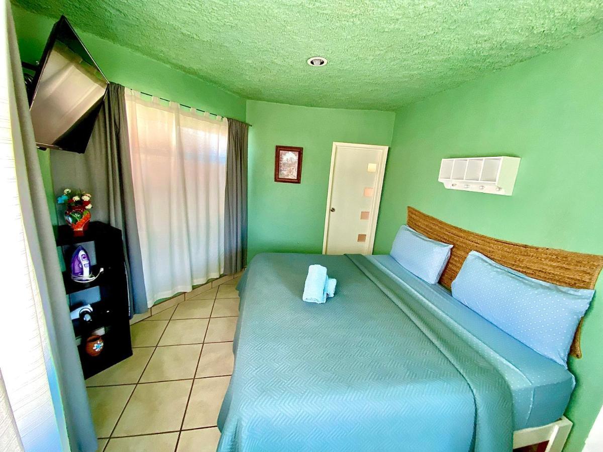 Casa Rofo Bed & Breakfast กัวนาฮัวโต ภายนอก รูปภาพ